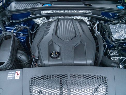 Certified 2026 Porsche Macan Turbo AWD/4WD image 30