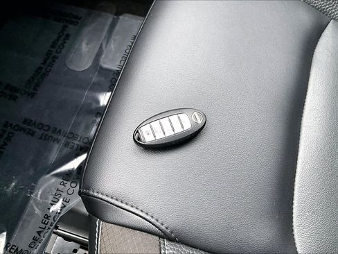 Used 2022 Nissan Pathfinder SL w/ Lighting Package (N92) image 13