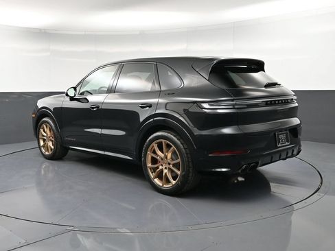 Certified 2025 Porsche Cayenne S AWD/4WD image 3