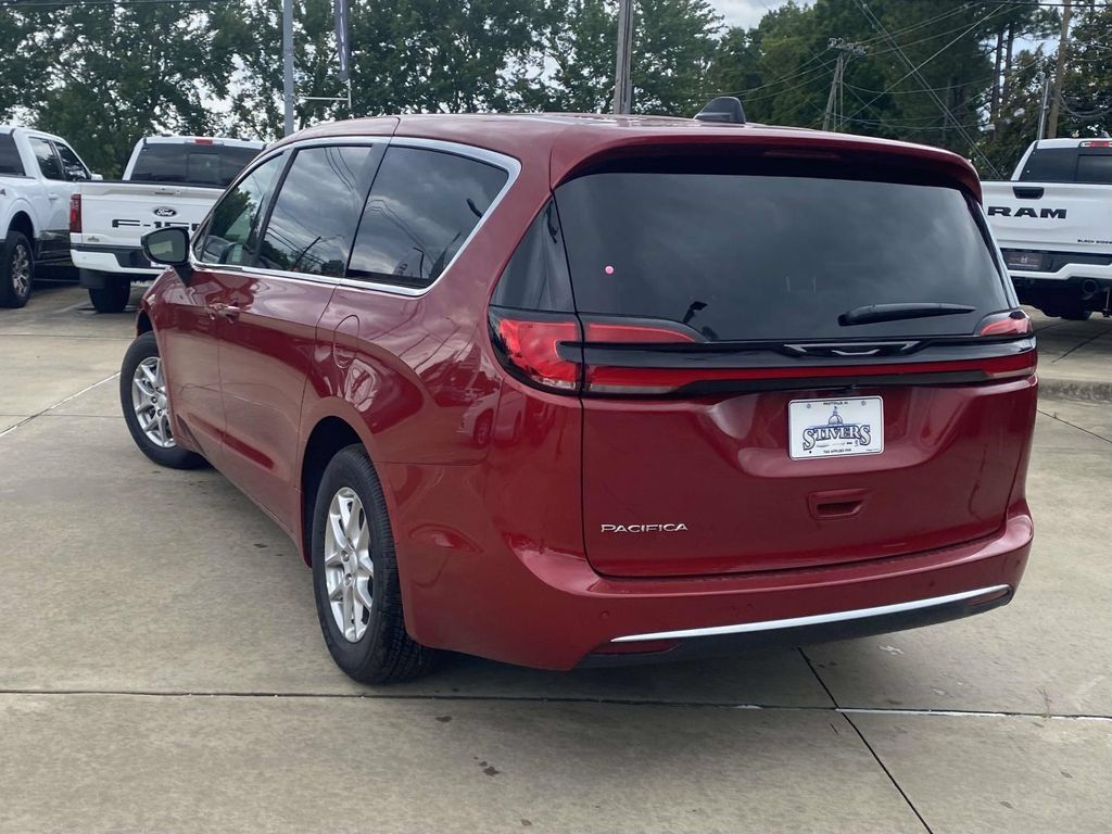 New 2027 Chrysler Pacifica Select FWD image 34