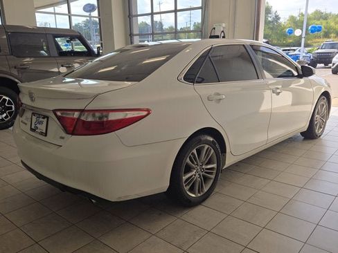 Used 2016 Toyota Camry SE image 3