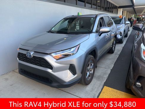Used 2024 Toyota RAV4 XLE w/ Convenience Package image 5