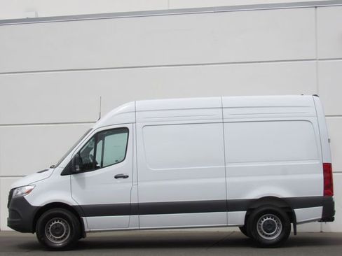 Used 2025 Mercedes-Benz Sprinter 2500 image 4