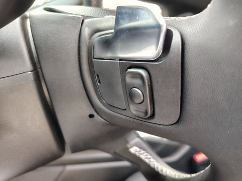 Certified 2025 Jeep Grand Cherokee L Laredo image 30