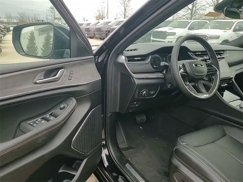 New 2025 Jeep Grand Cherokee L Overland w/ Trailer Tow Package image 23