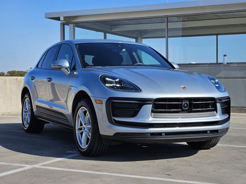 Certified 2025 Porsche Macan image 10