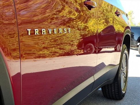 Used 2023 Chevrolet Traverse LT image 36