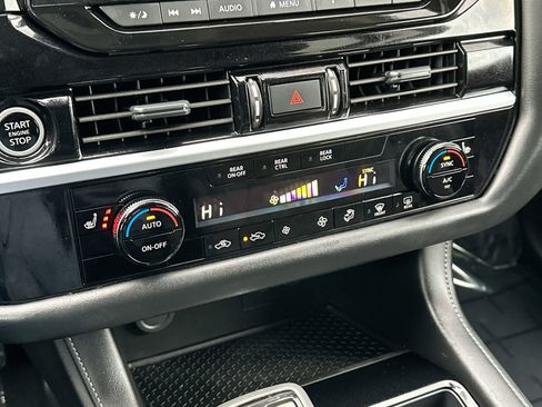 Used 2024 Nissan Pathfinder SV image 18