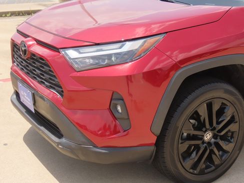 Used 2022 Toyota RAV4 XLE Premium FWD image 3