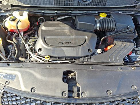 Used 2023 Chrysler Pacifica Touring-L FWD image 28