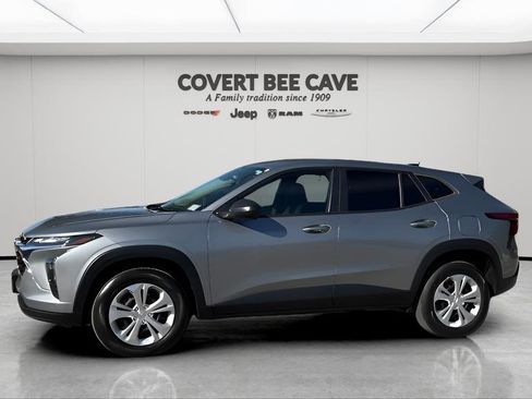 Used 2024 Chevrolet Trax LS w/ Driver Confidence Package image 4