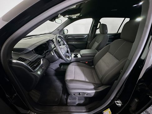 Used 2025 GMC Acadia Elevation image 13