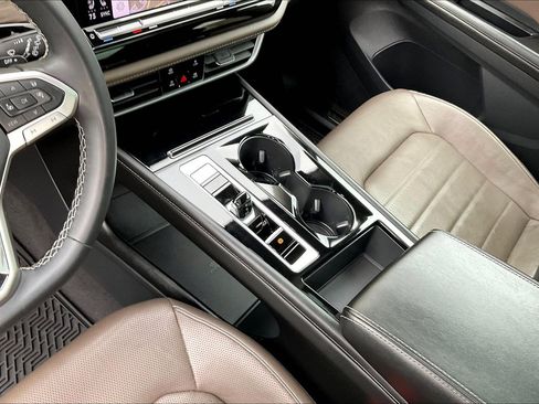 Certified 2024 Volkswagen Atlas SEL image 17