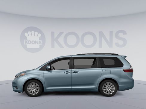 Used 2015 Toyota Sienna XLE Premium FWD image 4
