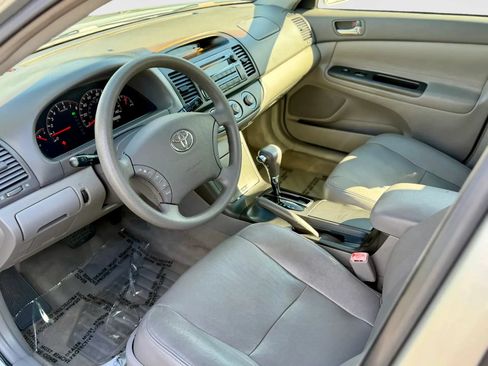 Used 2005 Toyota Camry LE FWD image 11
