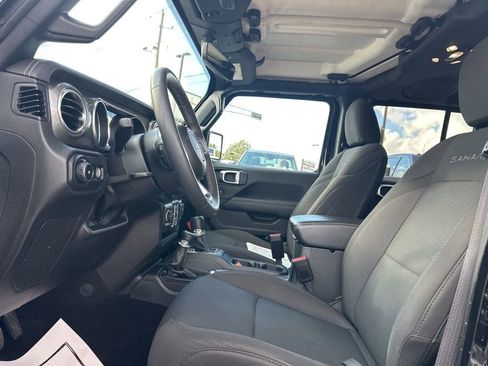Used 2023 Jeep Wrangler Sahara image 13