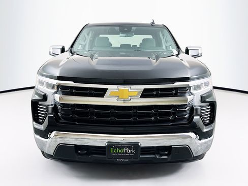 Used 2024 Chevrolet Silverado 1500 LT image 2