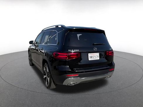 Used 2025 Mercedes-Benz GLB 250 4MATIC image 11