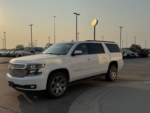 Used 2018 Chevrolet Suburban LT AWD/4WD image 2
