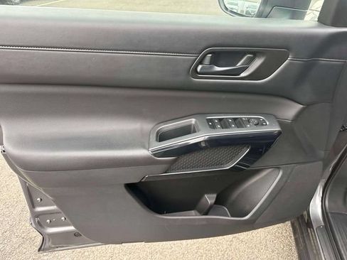 Used 2024 Nissan Pathfinder S AWD/4WD image 16