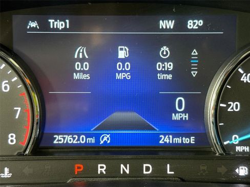 Used 2023 Ford Explorer XLT w/ Equipment Group 202A RWD image 4