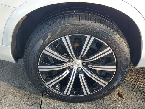 Certified 2024 Volvo XC90 B5 Core w/ Protection Package Premier image 7