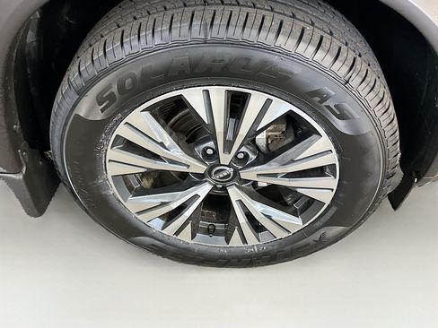 Used 2023 Nissan Rogue SV AWD/4WD image 11