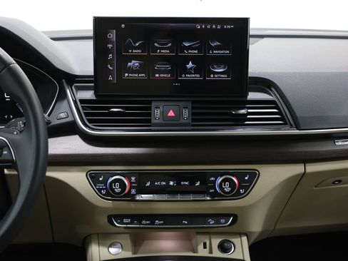 Used 2024 Audi Q5 2.0T Premium Plus w/ Premium Plus Package AWD/4WD image 19