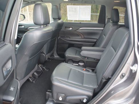 Used 2019 Toyota Highlander Limited image 24