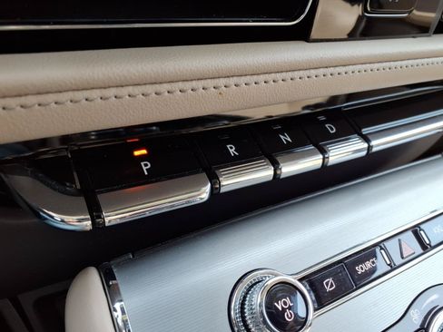 Used 2024 Lincoln Aviator AWD image 26