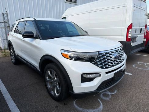 Used 2020 Ford Explorer Platinum w/ Premium Technology Package AWD/4WD image 2