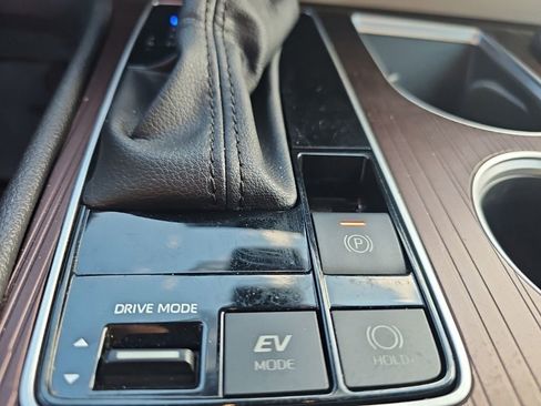 Used 2023 Toyota Sienna XLE FWD image 25