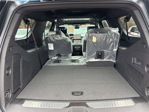 New 2026 GMC Yukon XL Denali w/ Advanced Technology Package image 4