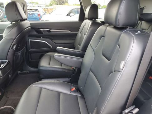 Certified 2024 Kia Telluride S image 11