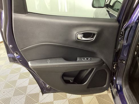 Used 2019 Jeep Compass Latitude AWD/4WD image 13
