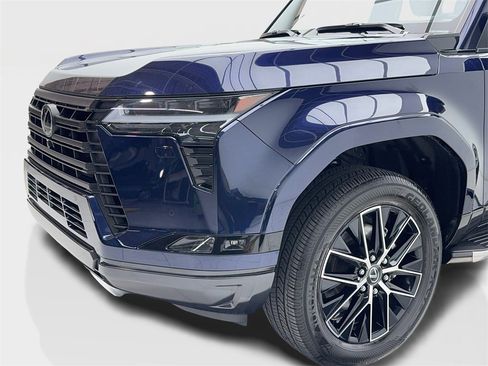 Used 2024 Lexus GX 550 image 6
