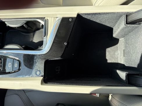 Used 2020 Volvo V60 T5 Cross Country image 28