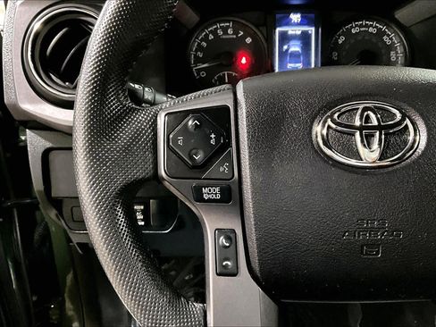 Used 2021 Toyota Tacoma TRD Sport w/ Technology Package image 18