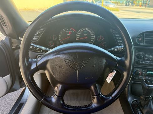Used 2003 Chevrolet Corvette Coupe w/ Preferred Equipment Group RWD image 18