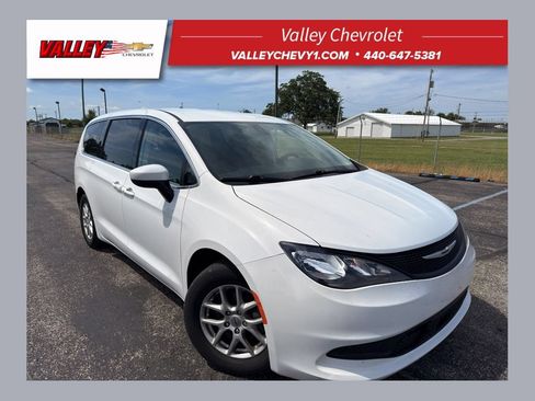 Used 2022 Chrysler Voyager LX FWD image 1