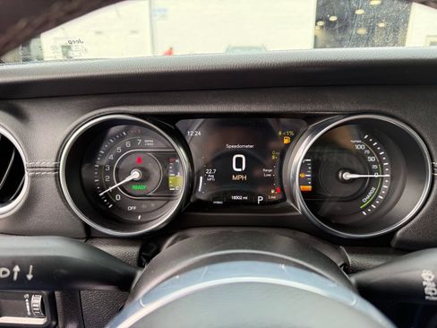 Used 2023 Jeep Wrangler Unlimited Sahara w/ Cold Weather Group AWD/4WD image 31