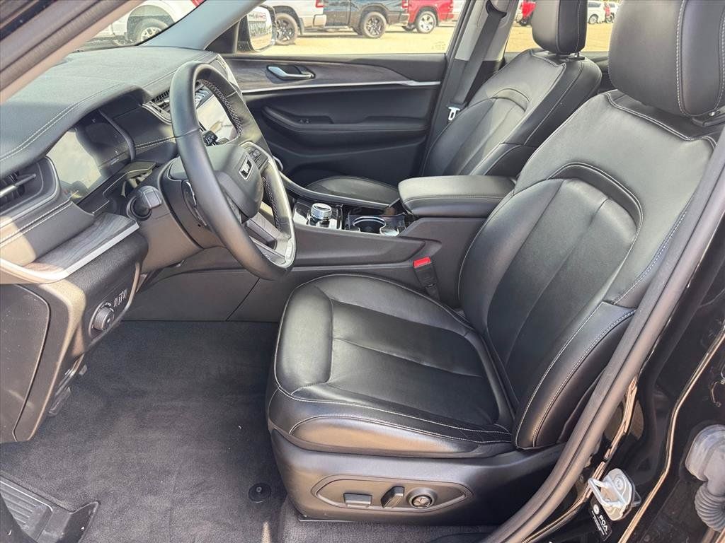 Used 2022 Jeep Grand Cherokee L Limited AWD/4WD image 10