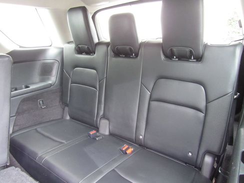 Used 2022 Nissan Pathfinder SL AWD/4WD image 17