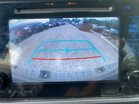 Used 2018 Toyota Tacoma TRD Off-Road w/ Technology Package image 21