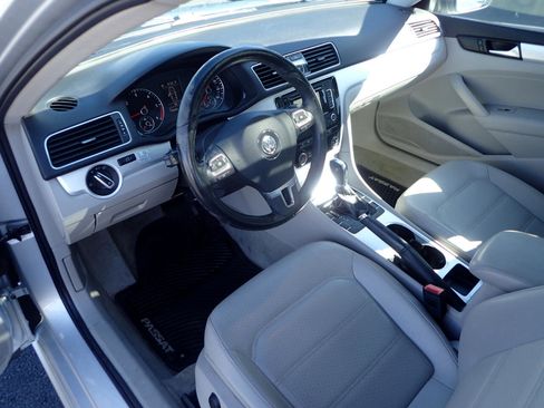 Used 2013 Volkswagen Passat TDI SE image 9