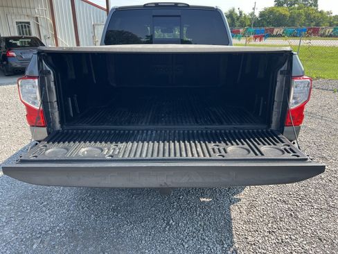 Used 2018 Nissan Titan SV w/ SV Convenience Package AWD/4WD image 13