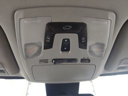 Used 2018 Toyota Sienna XLE image 26