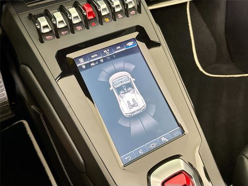 Used 2020 Lamborghini Huracan EVO image 19