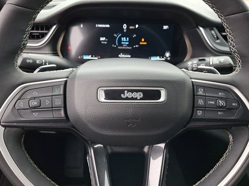 Used 2023 Jeep Grand Cherokee L Laredo image 23