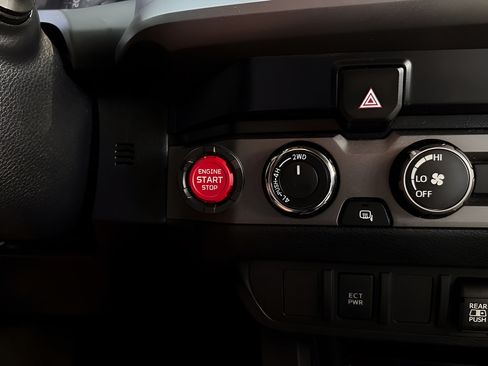 Used 2020 Toyota Tacoma TRD Off-Road AWD/4WD image 11